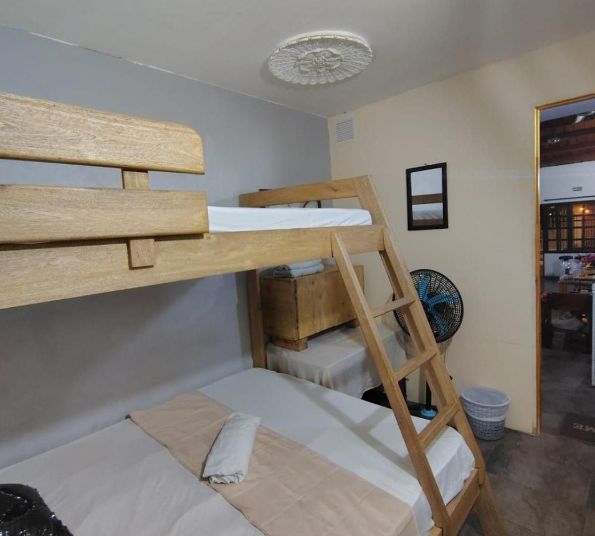 Bed and breakfast Económica Triple Muelle Cruceros Barrio Manga *